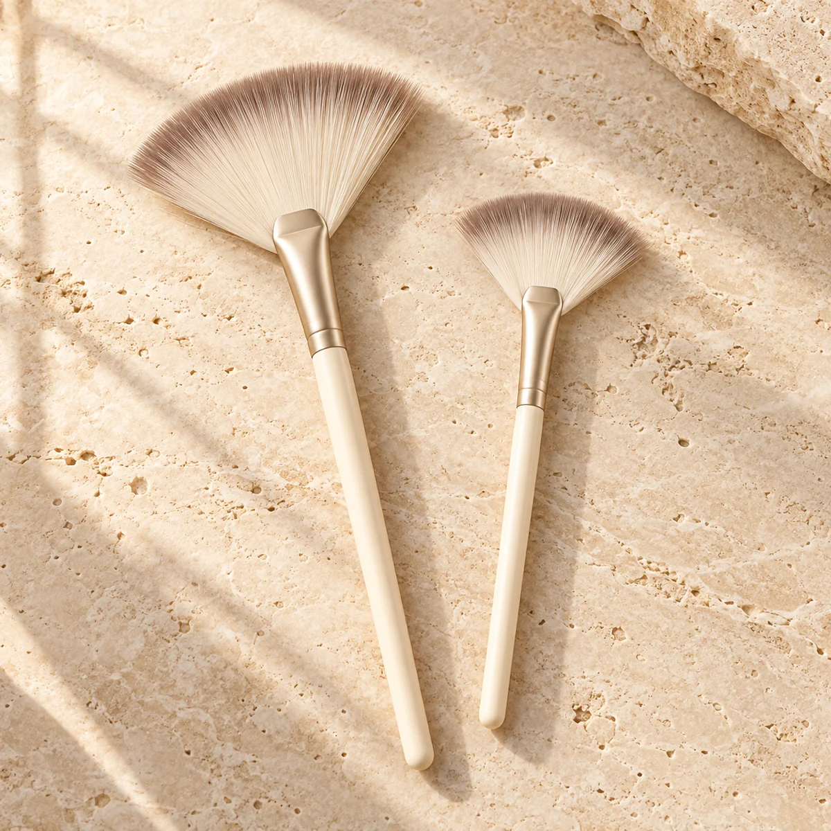 Crème fan highlighting brushes