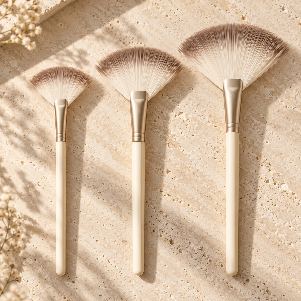 Crème Sculpt Trio Fan Highlight Brush Set — Cream handle / taupe-tipped ivory bristles fan highlight brush design