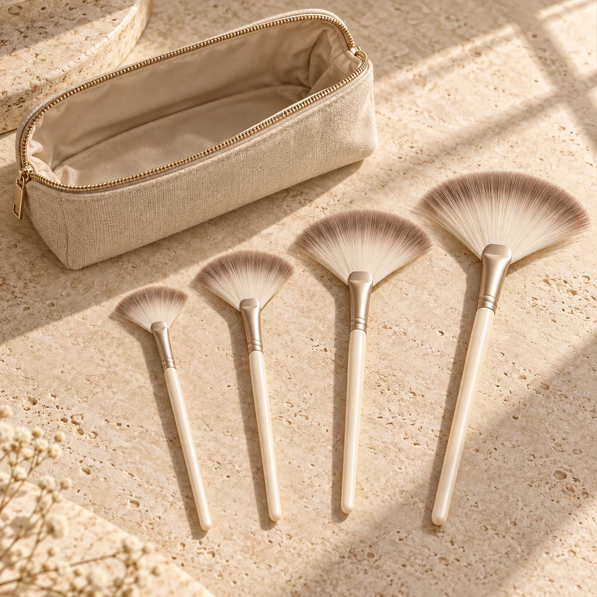 Crème Voyage Quartet Fan Highlight Brush Set — Cream handle / taupe-tipped ivory bristles fan highlight brush design